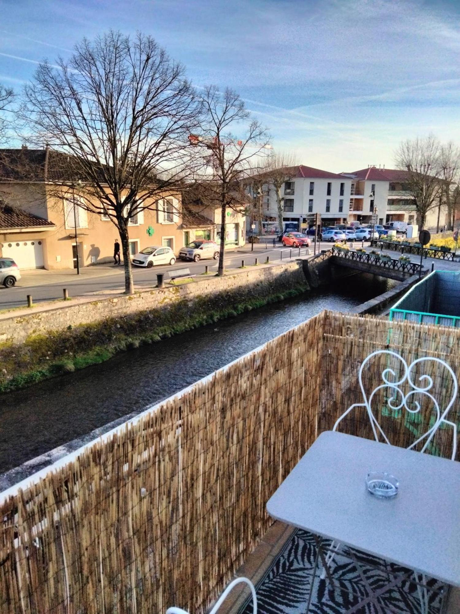 Maison Prestige Le Donjon Des Plaisirs Jacuzzi Montluel Luaran gambar