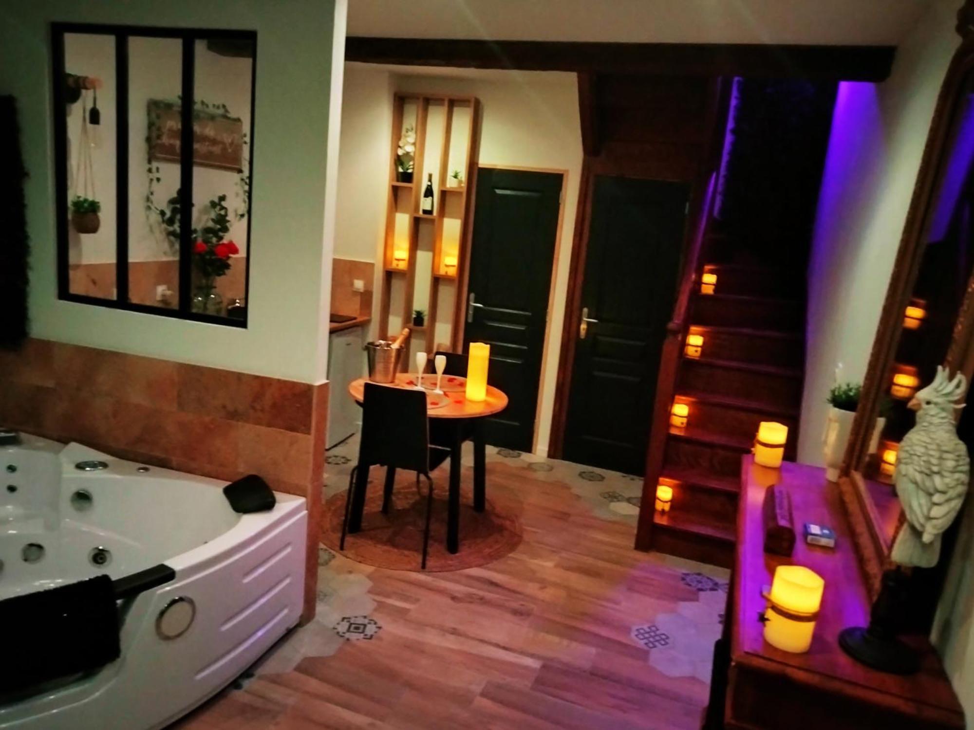 Maison Prestige Le Donjon Des Plaisirs Jacuzzi Montluel Luaran gambar