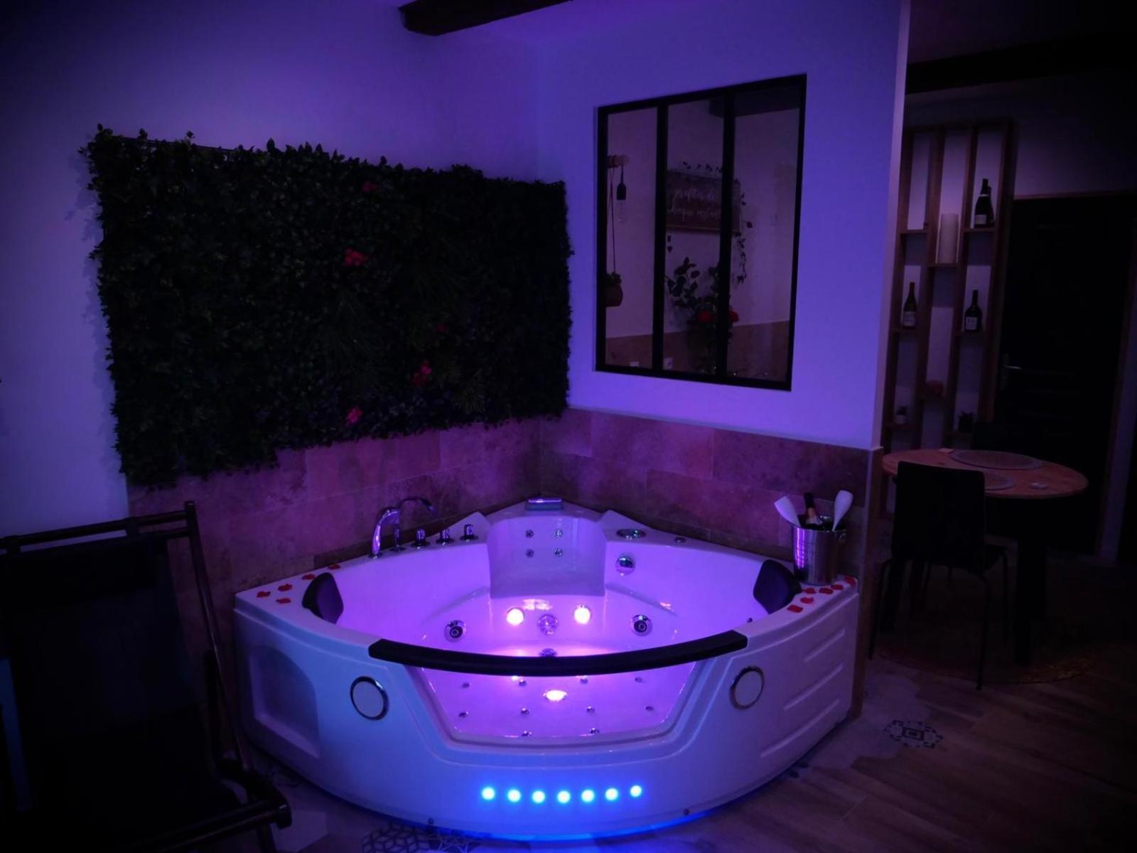 Maison Prestige Le Donjon Des Plaisirs Jacuzzi Montluel Luaran gambar