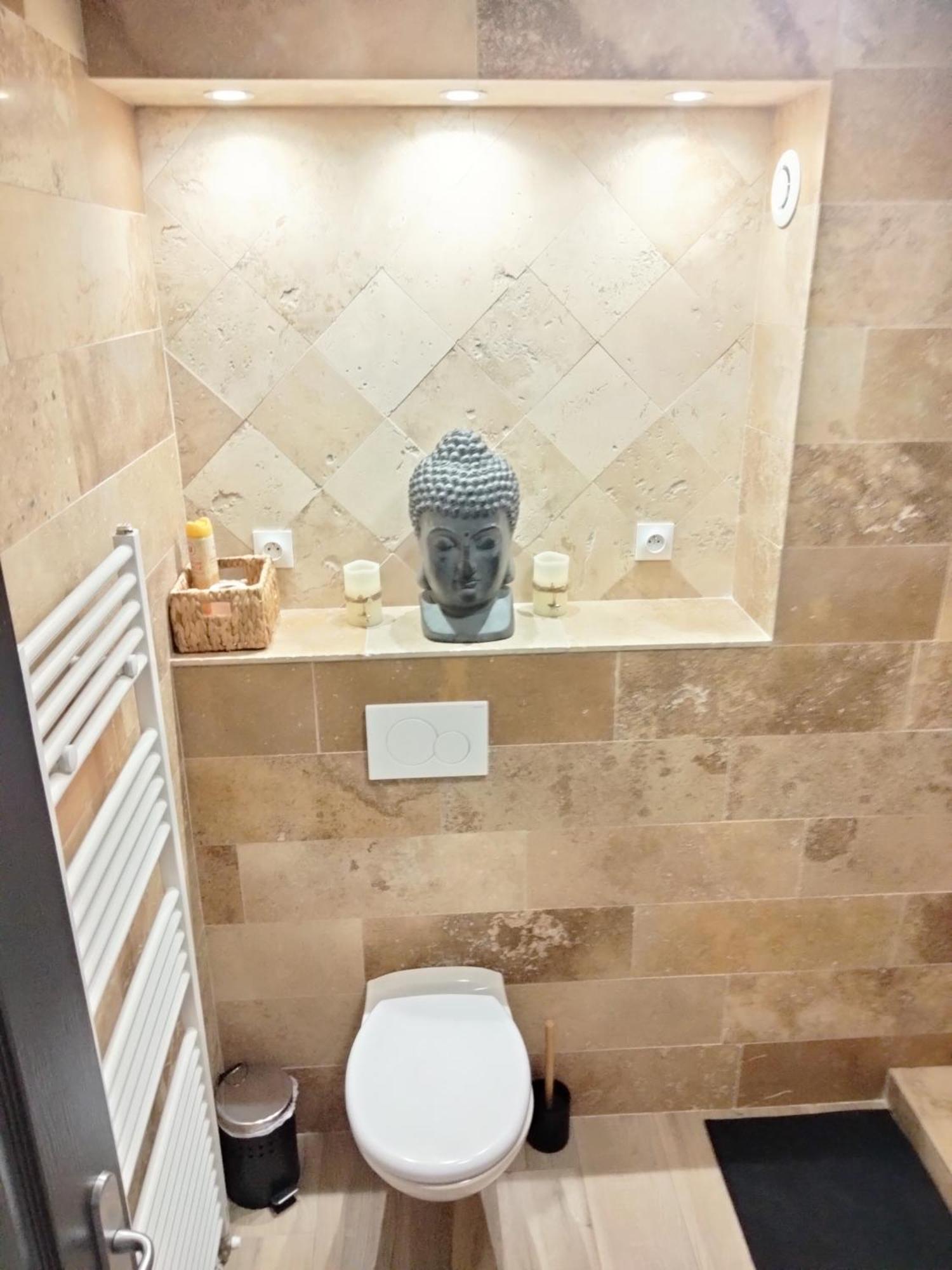 Maison Prestige Le Donjon Des Plaisirs Jacuzzi Montluel Luaran gambar